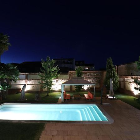 Villa Almudena Nava de la Asuncion Exterior photo